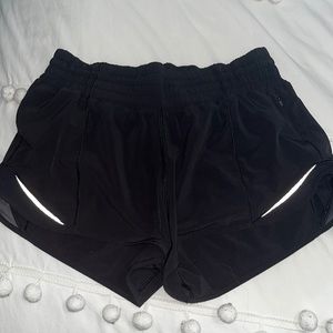 Lululemon Mid rise Hotty Hot Shorts